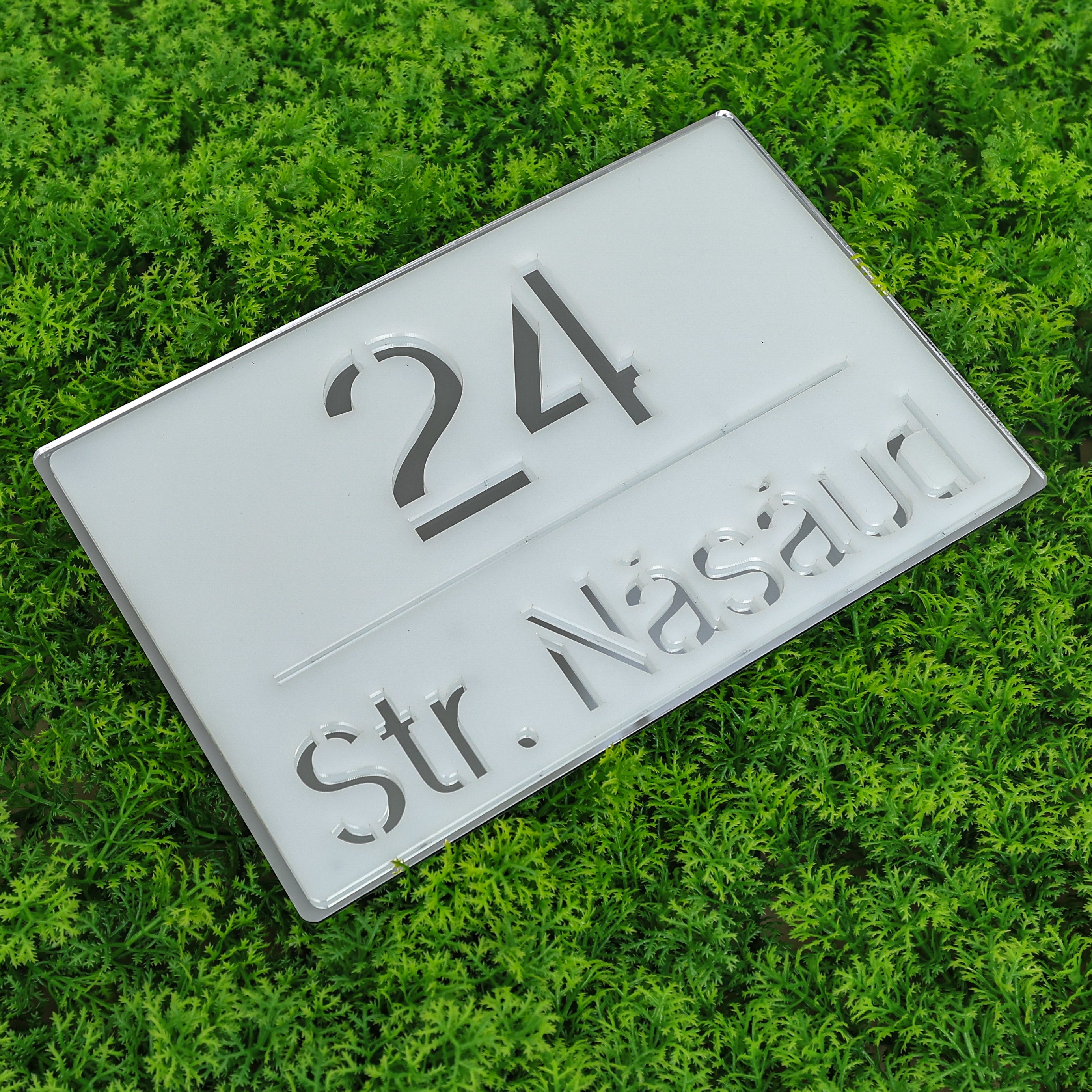 Număr de casă premium alb satinat - argintiu oglindă