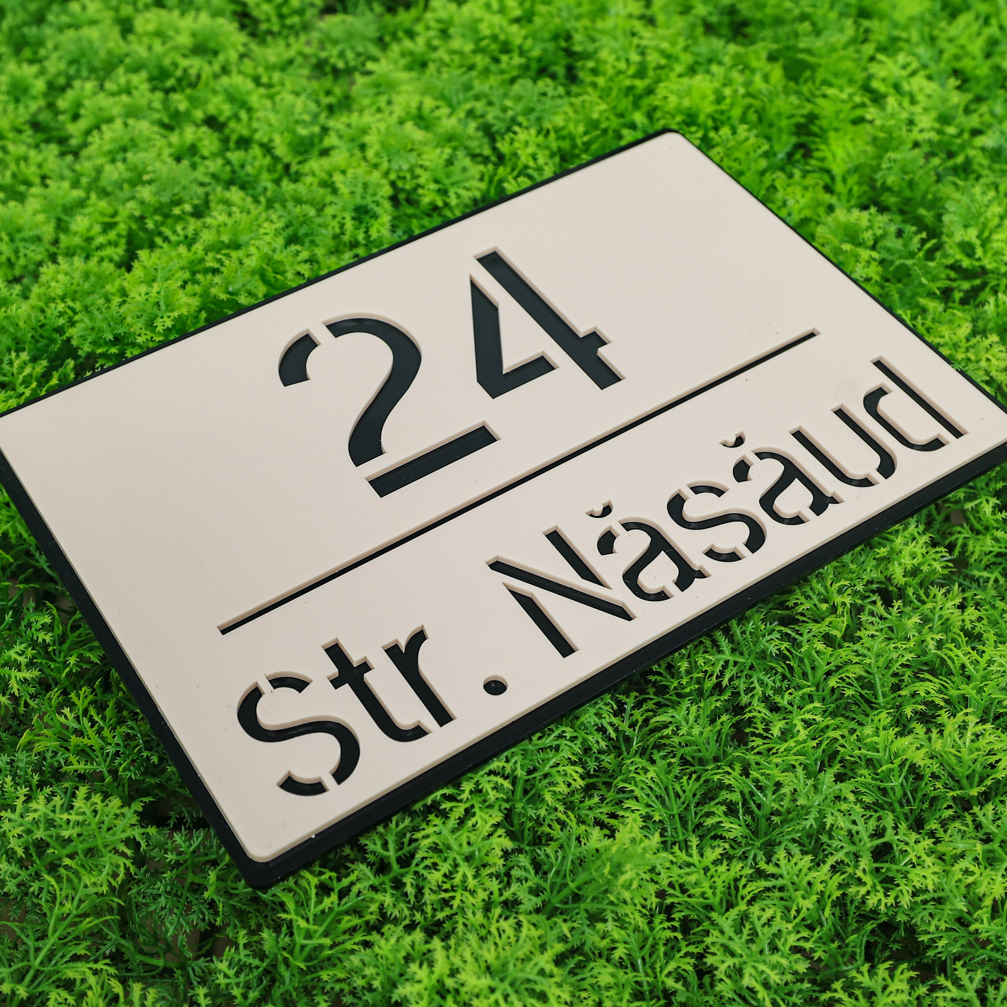 Număr de casă premium crem satinat - negru lucios