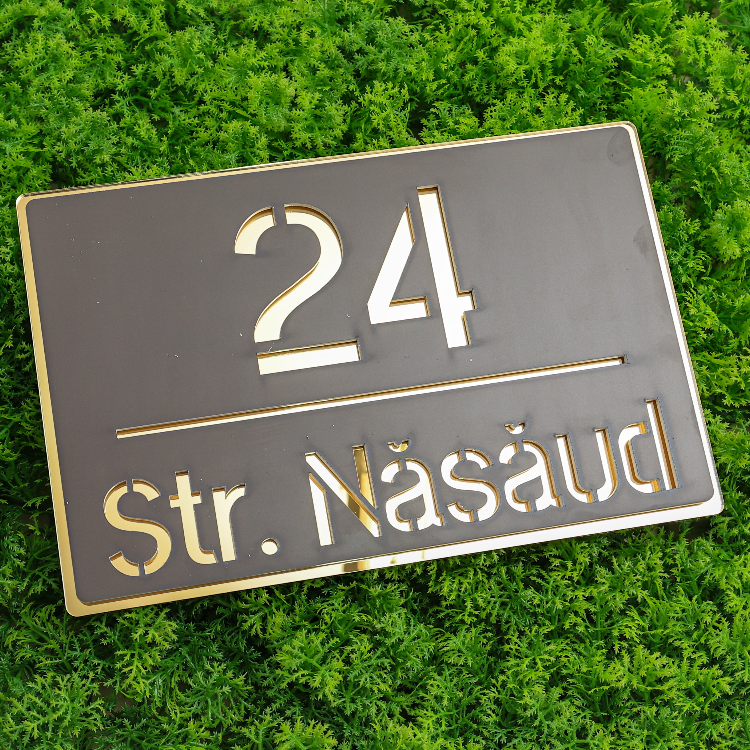 Număr de casă premium maro satinat - auriu oglindă