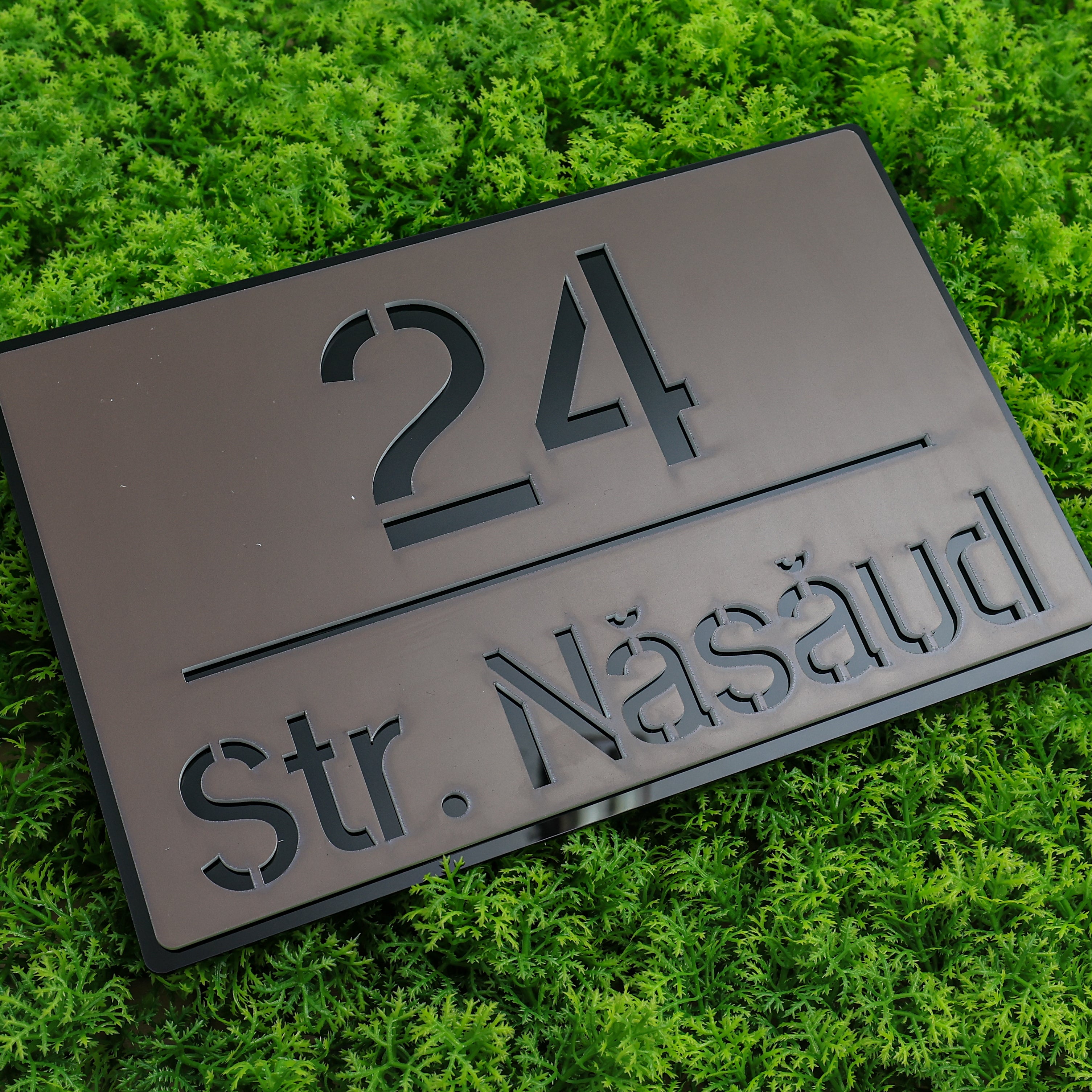 Număr de casă premium maro satinat - negru lucios