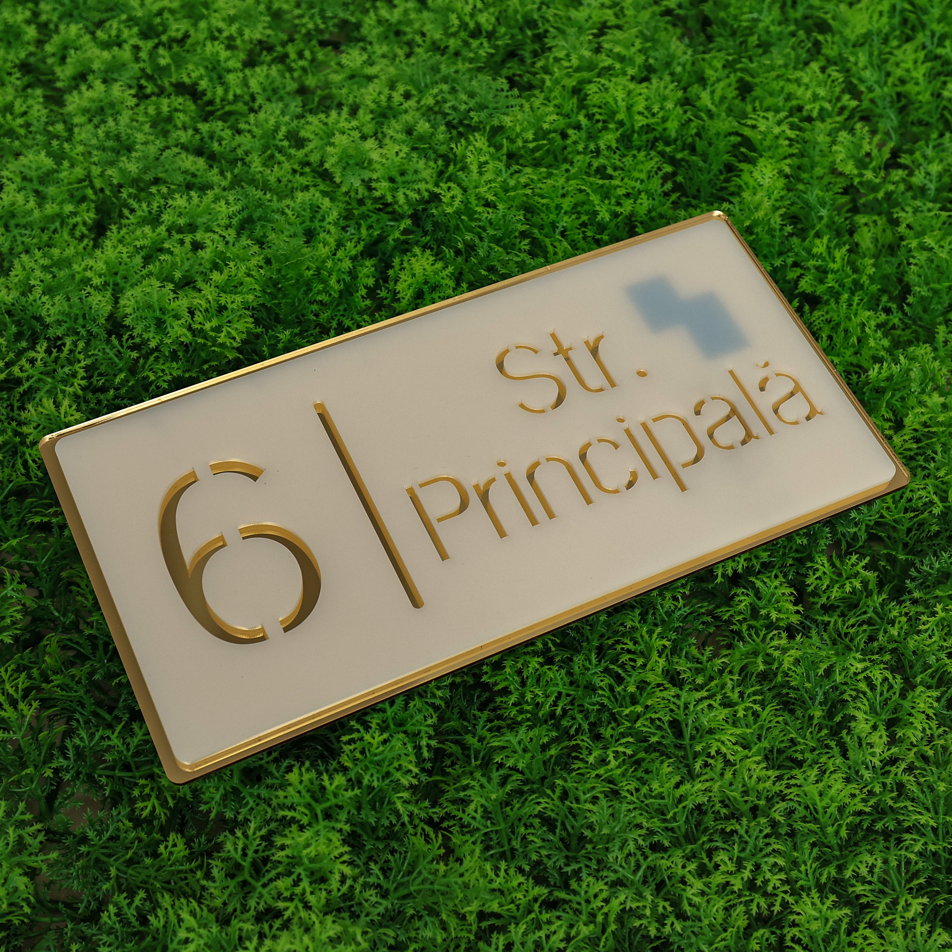 Număr de casă royal alb satinat - auriu oglindă